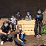 Un bac à jardin à l’école De La Broquerie pour le projet de potager biologique